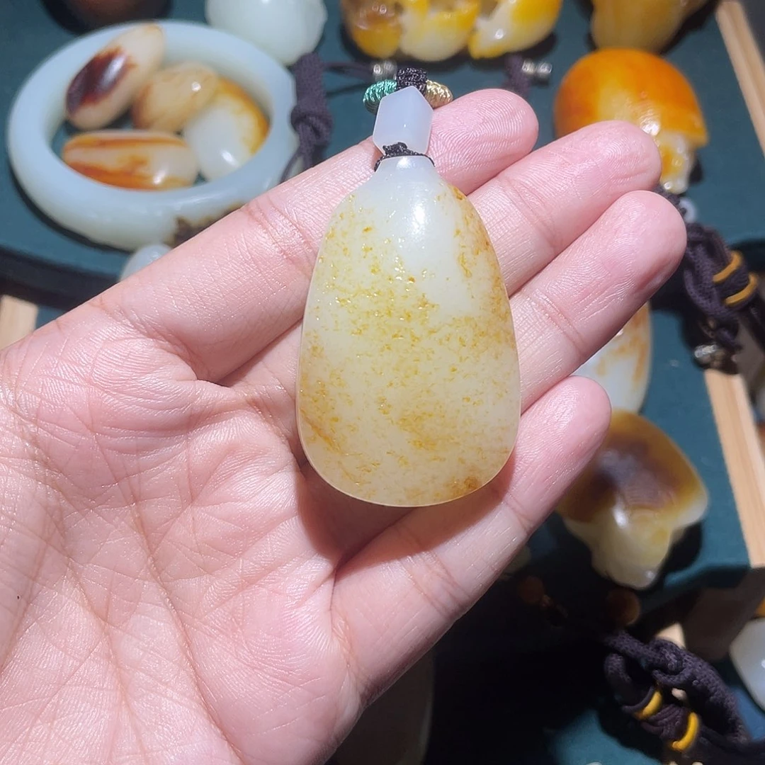 浮***尘颈饰未镶嵌和田玉