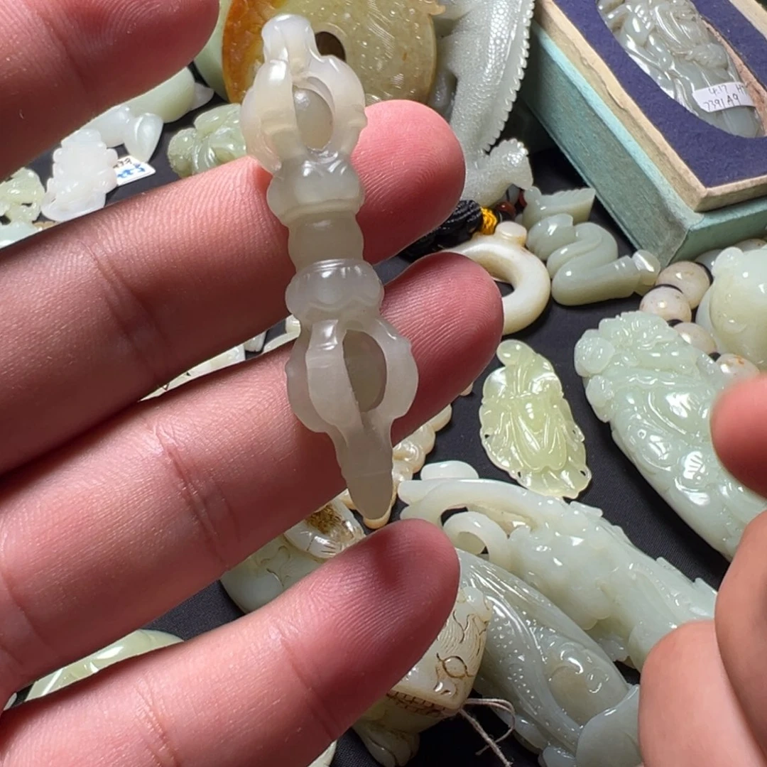 郑***໒和田玉未镶嵌颈饰