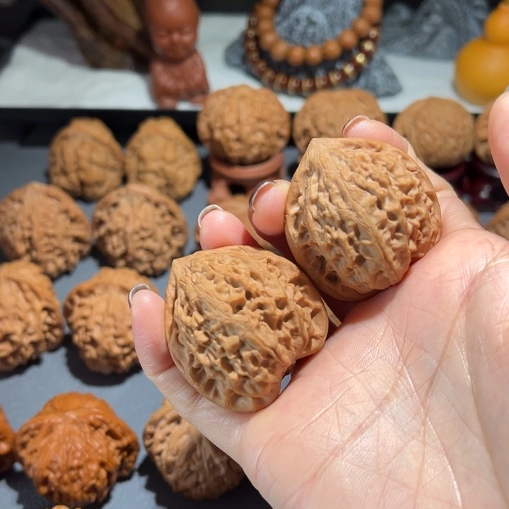 文玩核桃吊坠36金牛