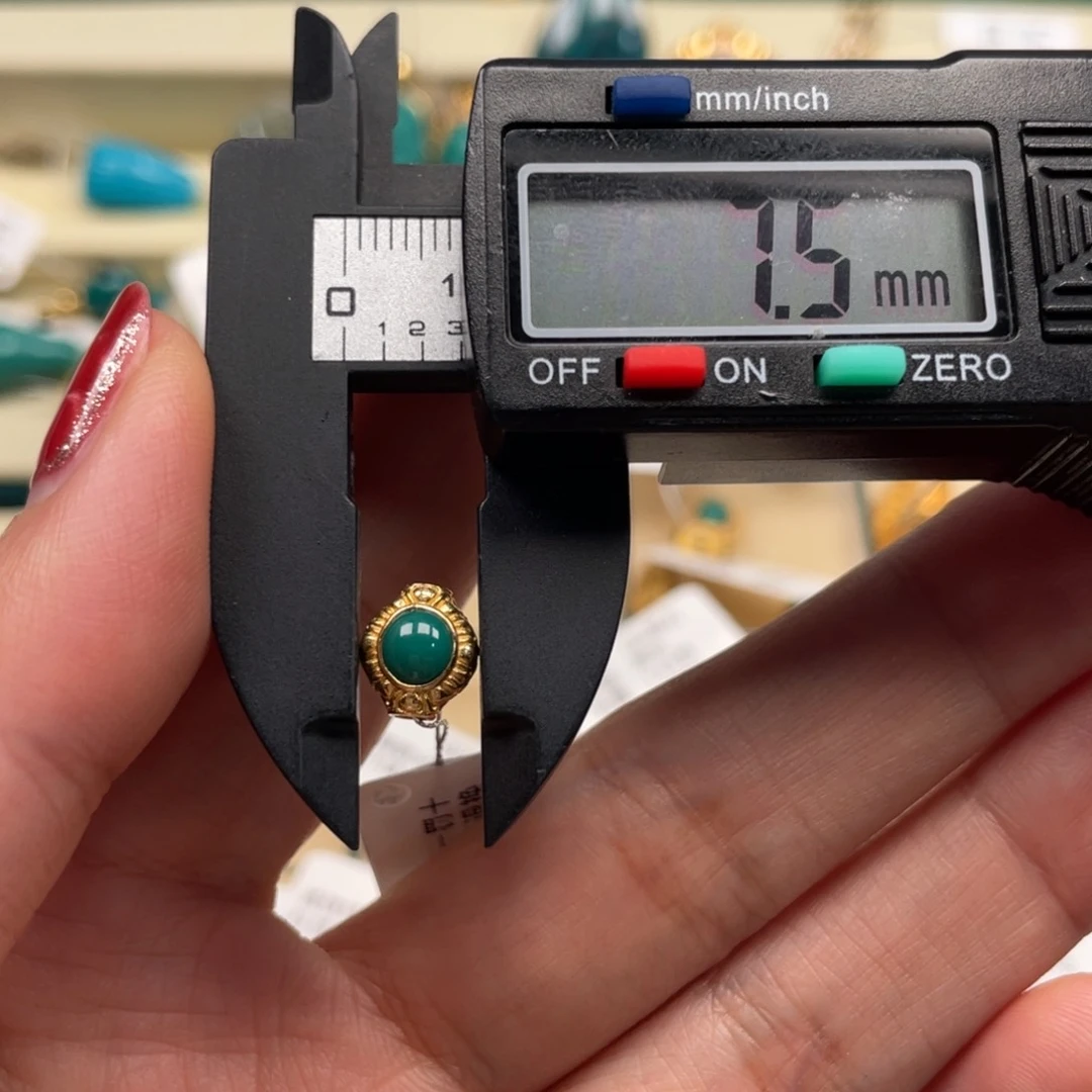 18K金镶嵌绿松石珠宝奇石背云