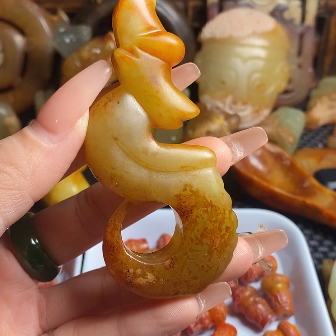 未镶嵌岫岩老玉（透闪石质玉）挂件