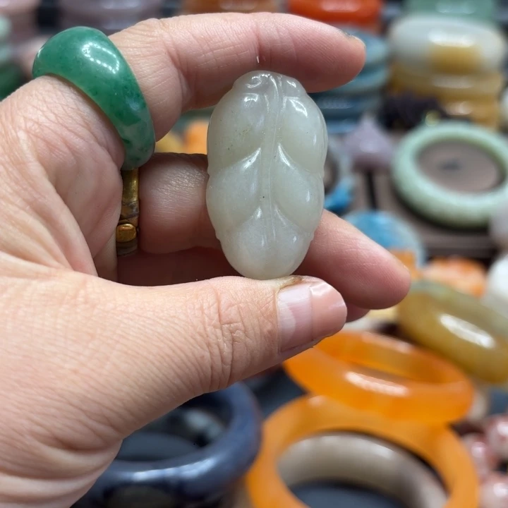 石英岩玉合金颈饰