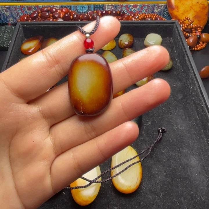 绿***山和田玉未镶嵌颈饰