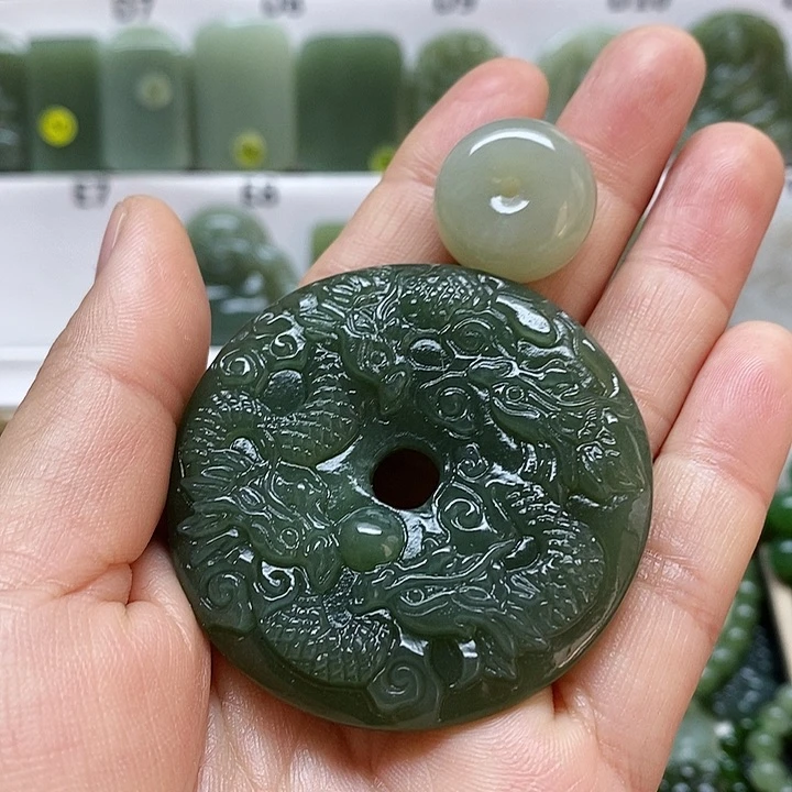 和田玉颈饰未镶嵌田*利