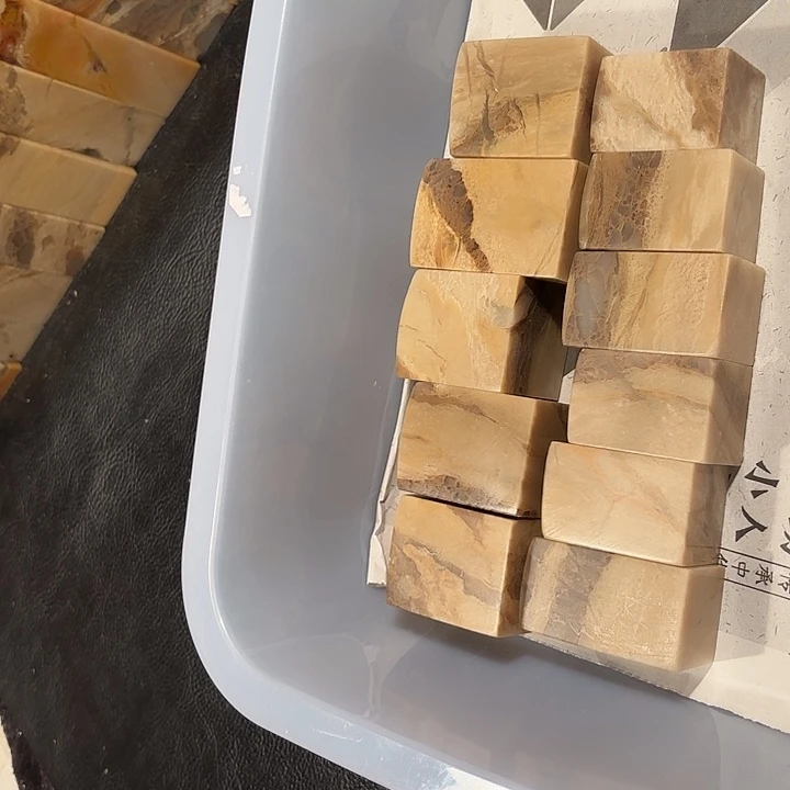 有***余昌化石11个…………………….