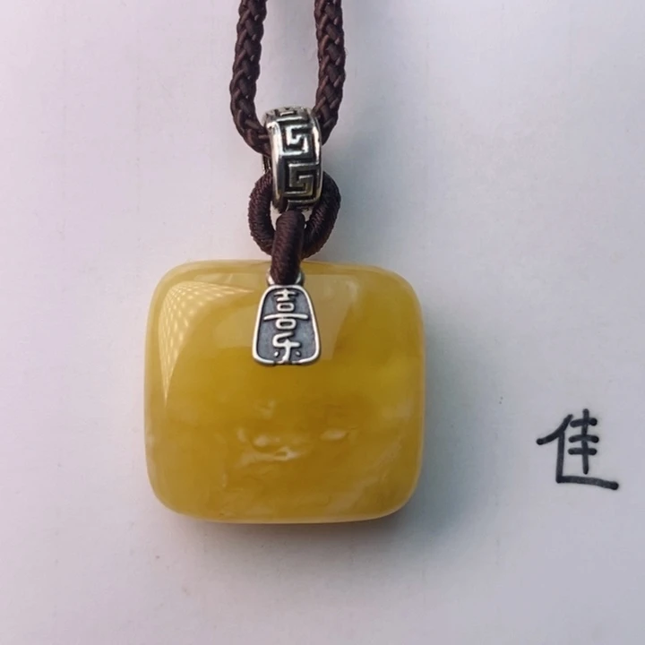 未镶嵌琥珀珠宝奇石