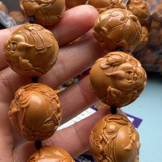 橄榄核手串雕刻工艺