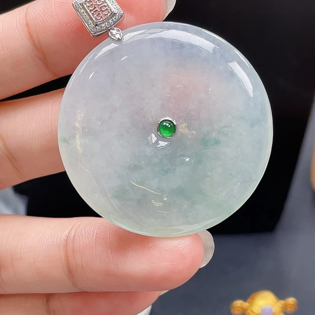 翡翠18K金镶嵌颈饰飘花平安扣