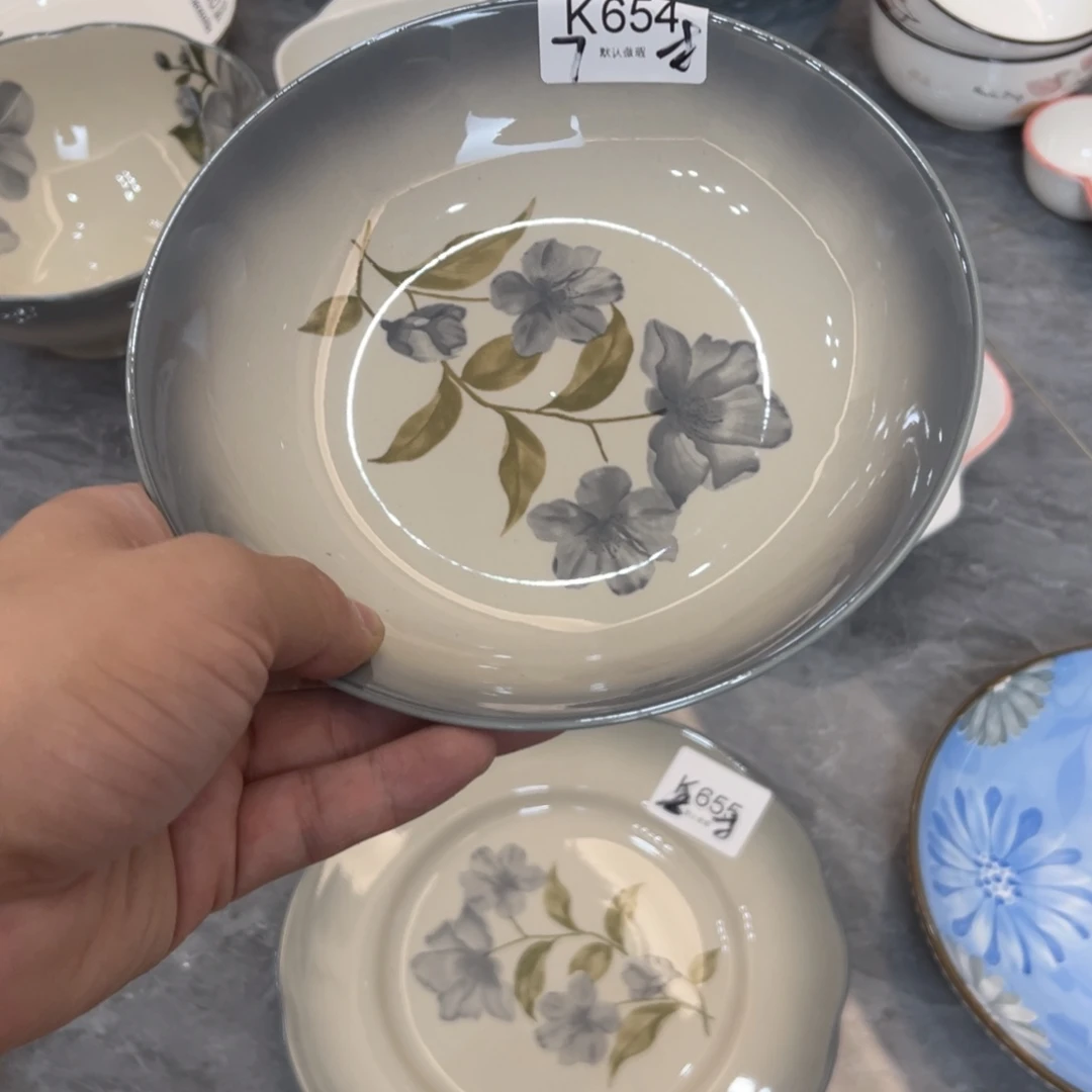 陶瓷微瑕餐具介意勿拍，满18飞！