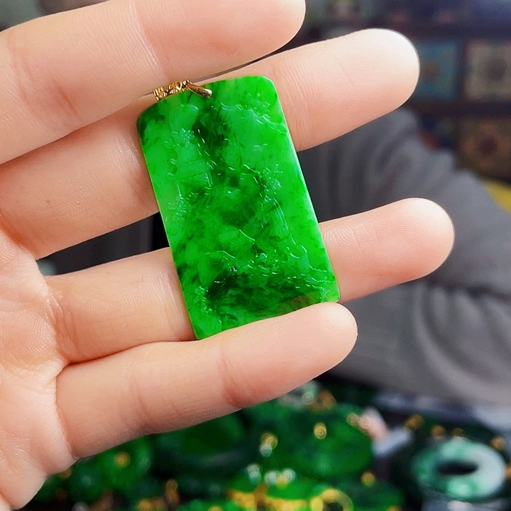 翡翠18K金镶嵌颈饰多样性