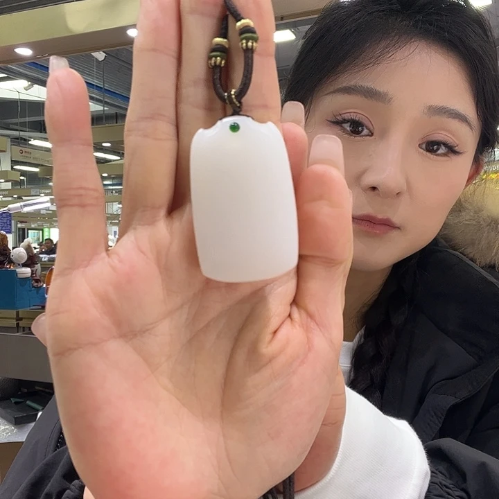 十***！和田玉未镶嵌颈饰