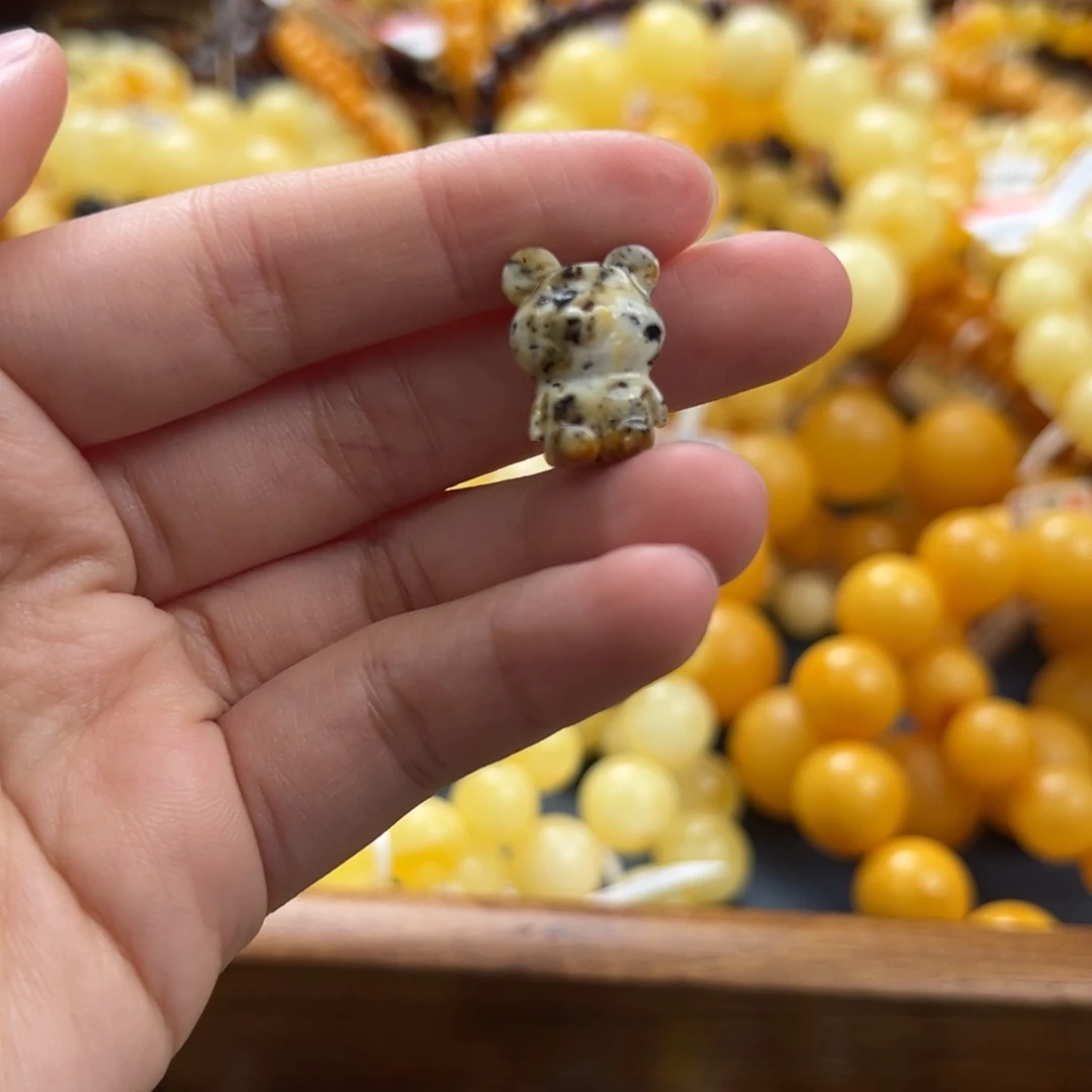 未镶嵌琥珀珠宝奇石