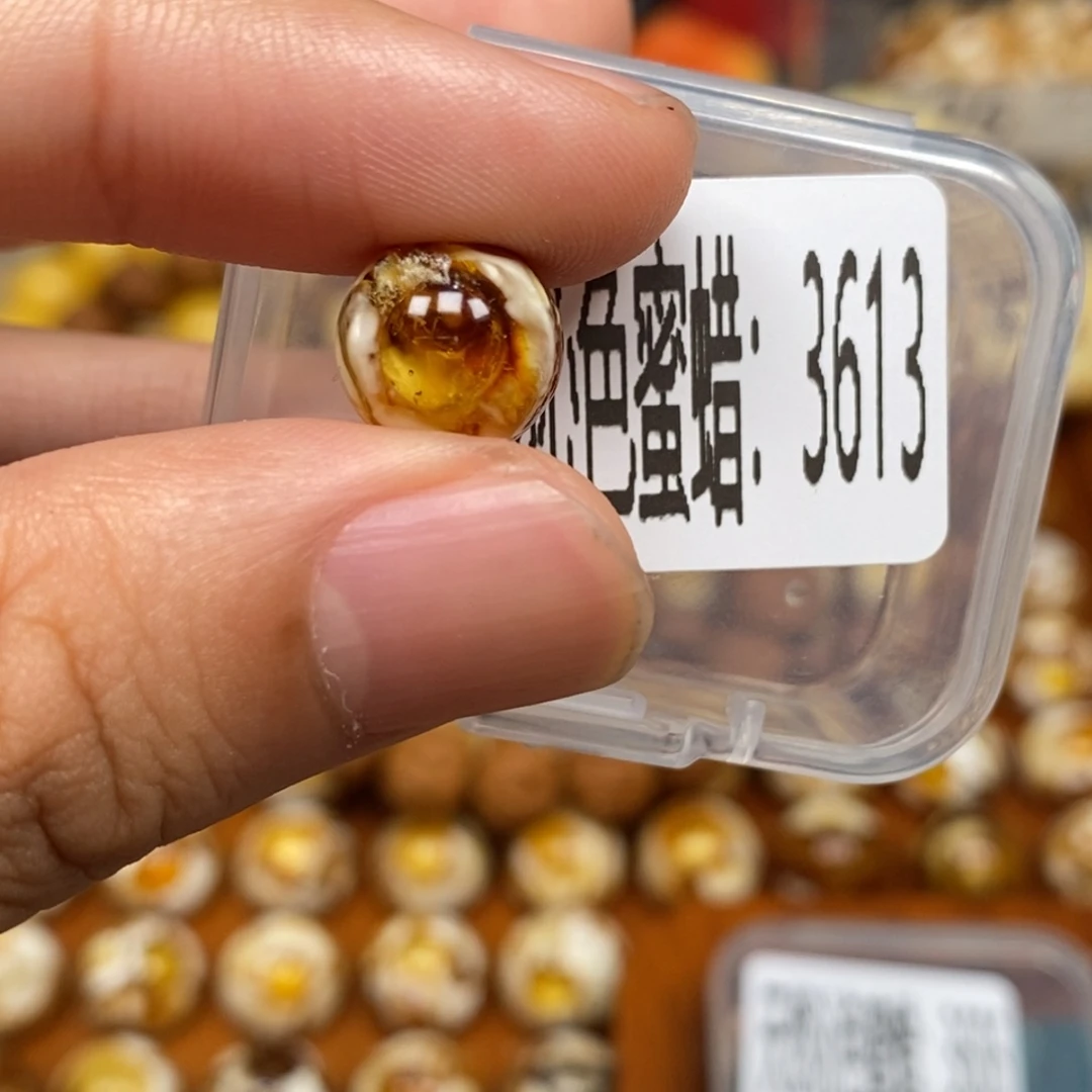 蜜蜡未镶嵌珠宝奇石3613