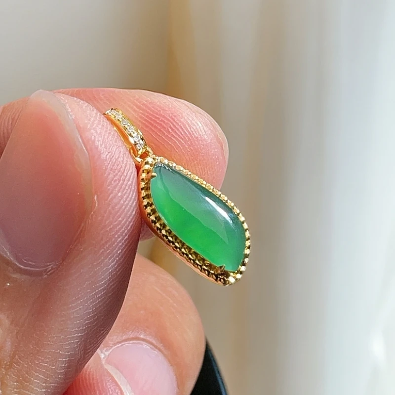 18K金天然翡翠A货-麻花随形吊坠K黄1380镶嵌钻石满绿珠宝玉石