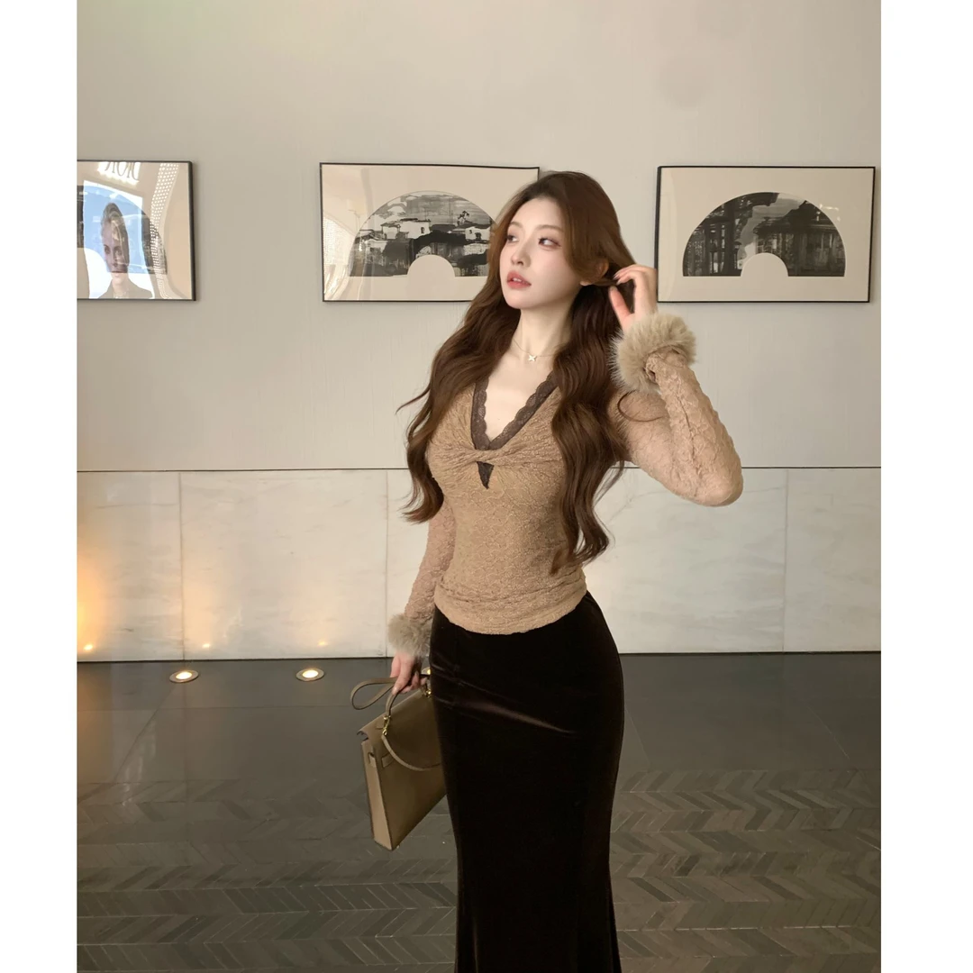 SZA【恋冬环游】冬季新款纯欲V领毛毛袖蕾丝打底内搭针织衫A-2508