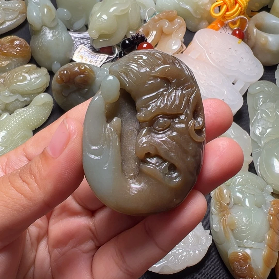 牧***人和田玉未镶嵌颈饰