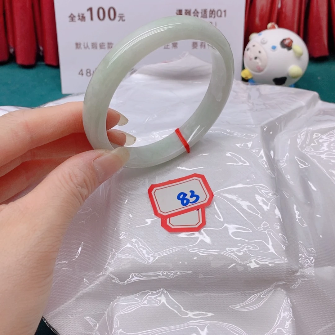 翡翠手镯未镶嵌谁****月8333333333