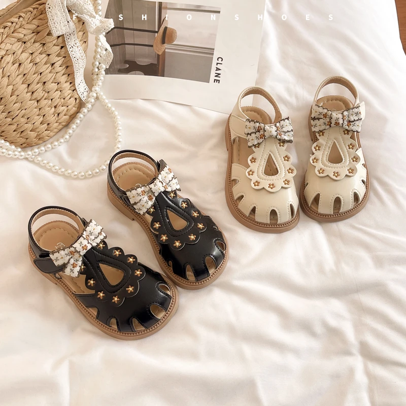 女童包头凉鞋夏季新款2025小女孩软底休闲透气刺绣防滑公主沙滩鞋