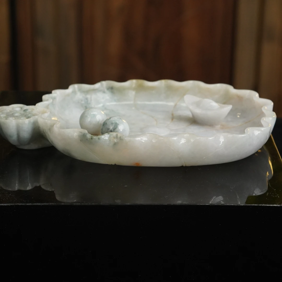 【十九世纪】翡翠荷叶洗（高2cm宽18cm重386g）