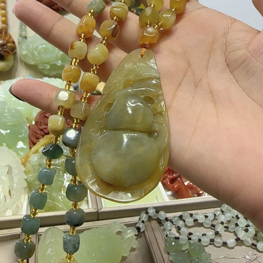 未镶嵌蛇纹石玉吊坠