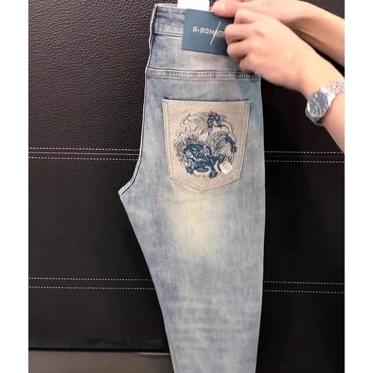 男士牛仔裤夏季新款欧货高档弹力休闲裤轻奢时尚刺绣修身小脚裤子