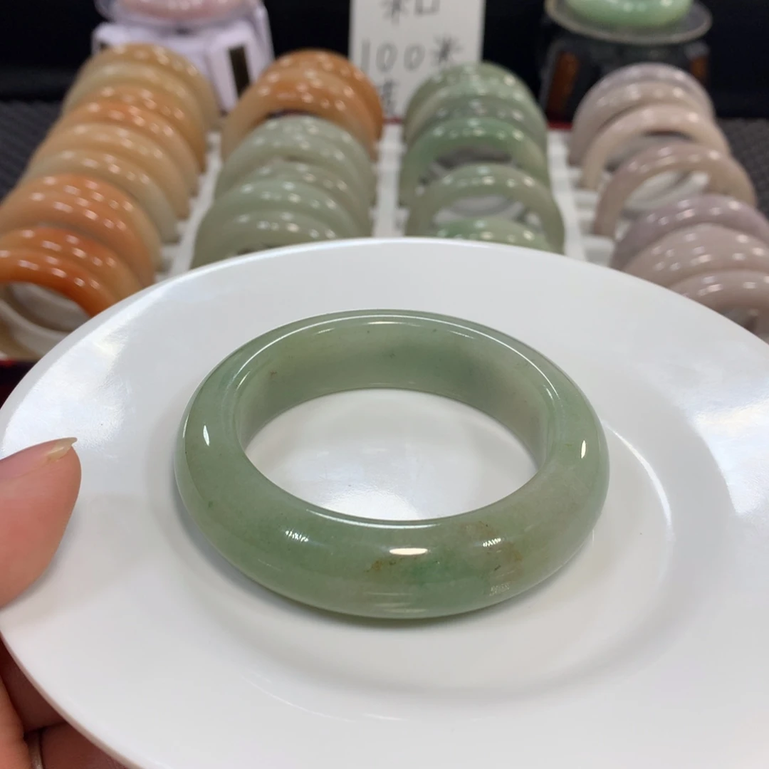 石英质玉（佘太翠）未镶嵌手镯53.9豆绿2号