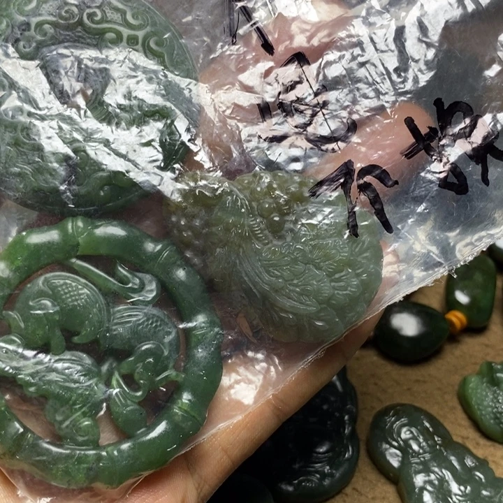 喜***玉和田玉未镶嵌颈饰