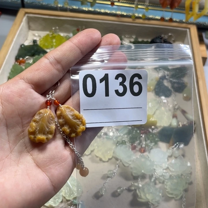 蛇纹石玉合金耳饰书*密