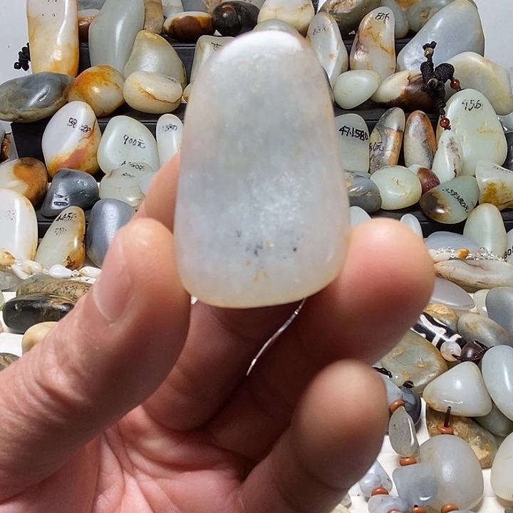 和田玉未镶嵌颈饰吊坠