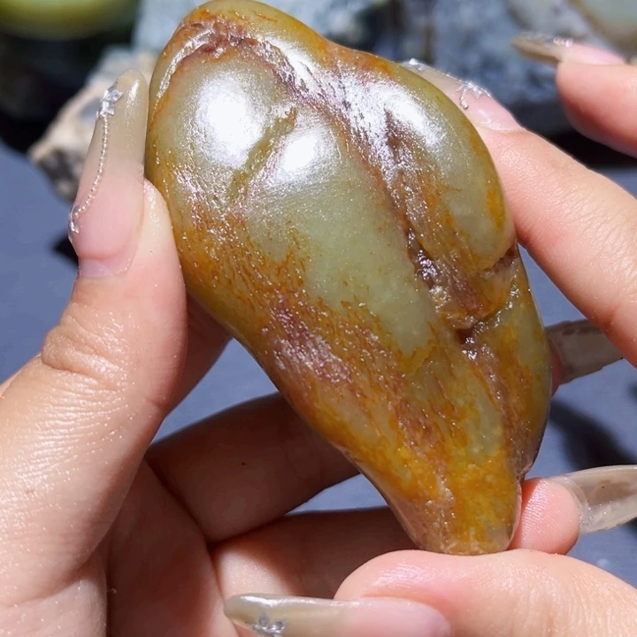 和田玉（糖玉）未镶嵌珠宝奇石