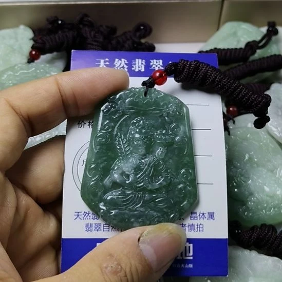 翡翠未镶嵌颈饰挂件