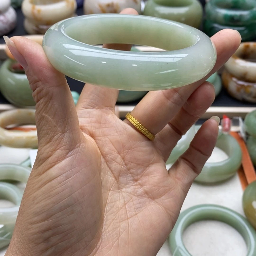 未镶嵌手镯石英质玉