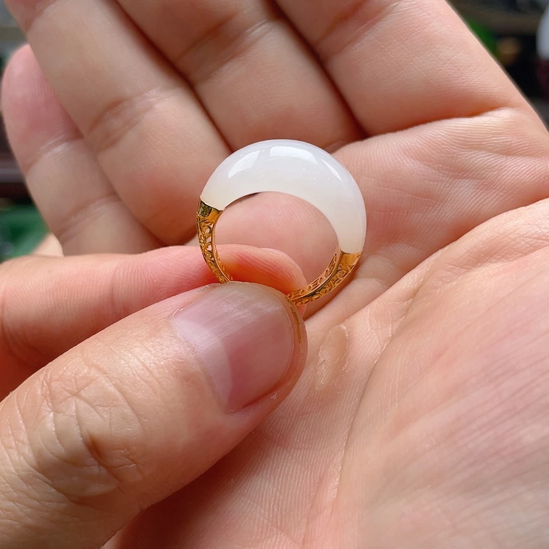和田玉戒指18K金镶嵌