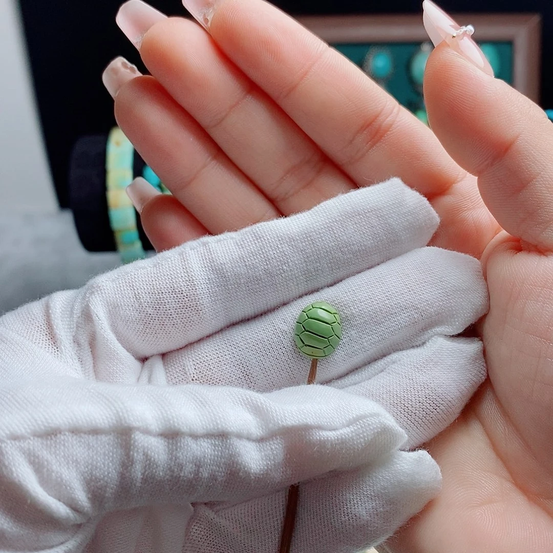 未镶嵌绿松石颈饰