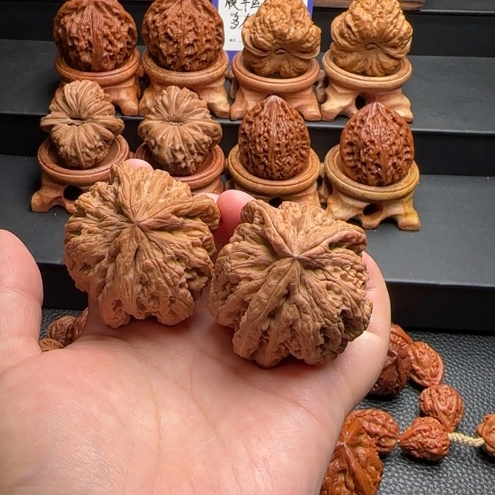文玩核桃把件大粗筋三棱全