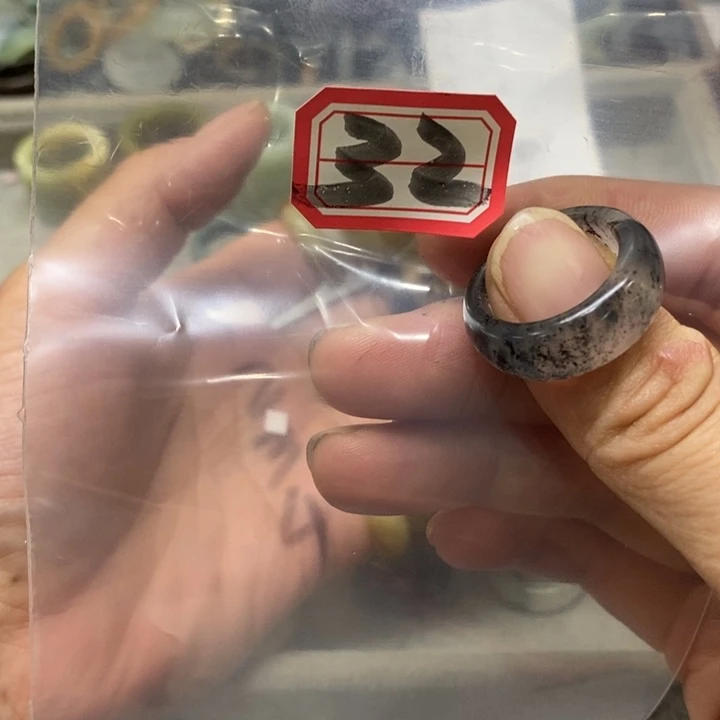 蛇纹石玉未镶嵌戒指庸*已