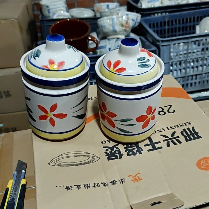 摆件盘子碗茶壶啥都有