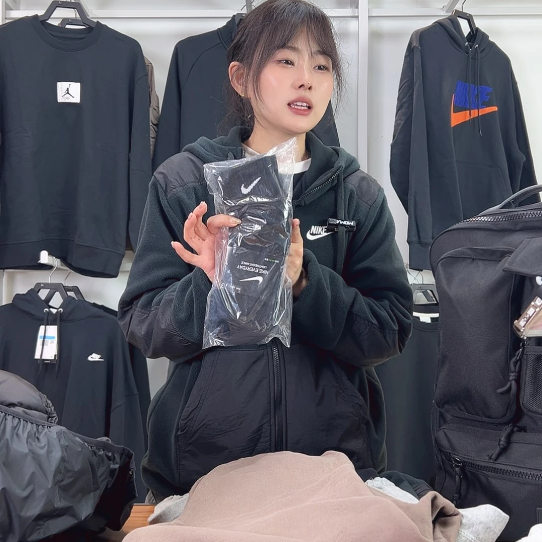 袜子黑中筒42-46码，，