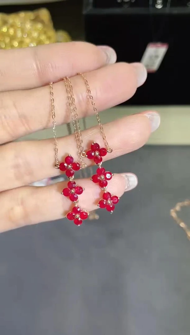 18K金镶嵌天然红宝石项链四叶草 多样性发其一