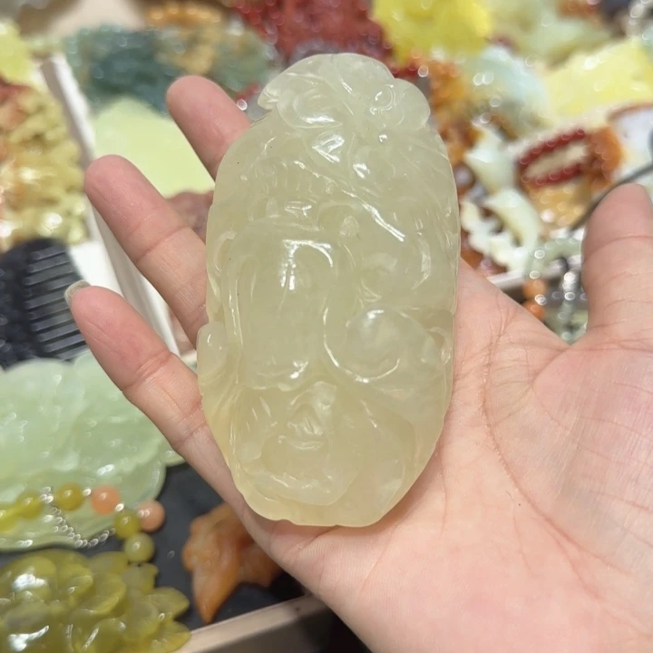 未镶嵌蛇纹石玉吊坠