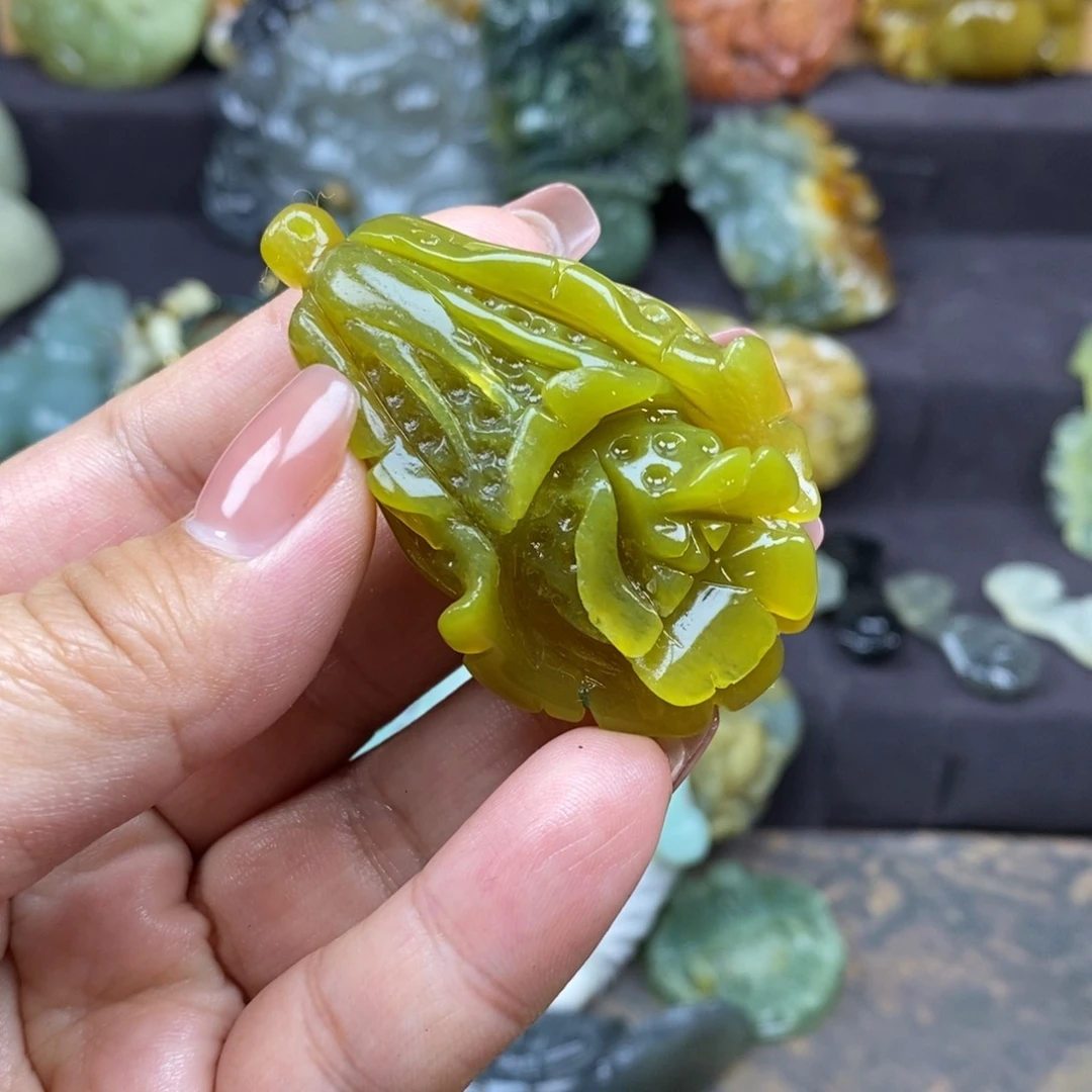 蛇纹石玉颈饰未镶嵌