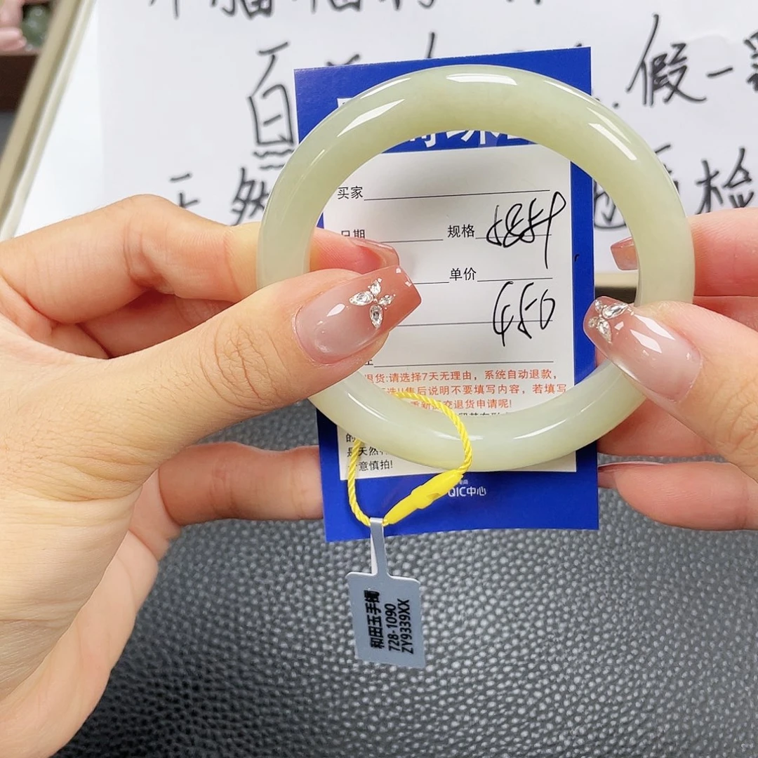 和田玉未镶嵌手镯