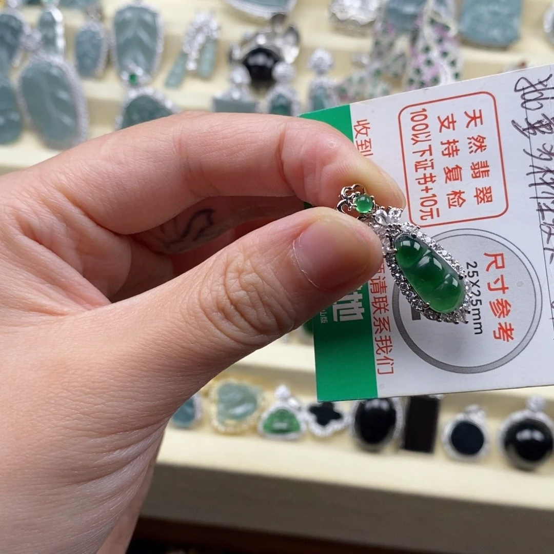 翡翠未镶嵌颈饰翡翠