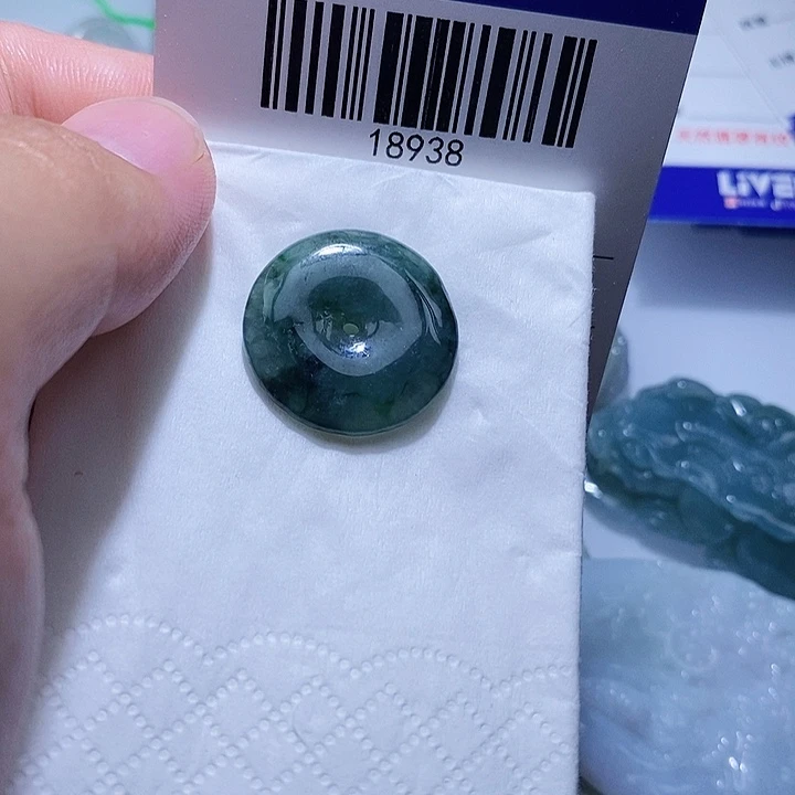 颈饰未镶嵌翡翠天光墟翡翠市场现金代购