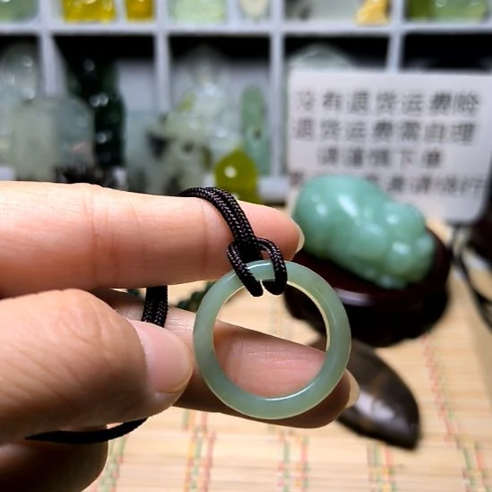 未镶嵌蛇纹石玉颈饰