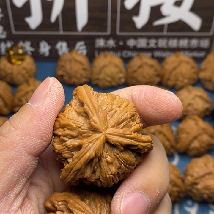 男***卖文玩核桃文玩核桃