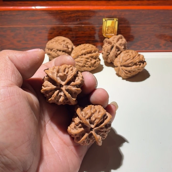 文玩核桃把件等*来磬石