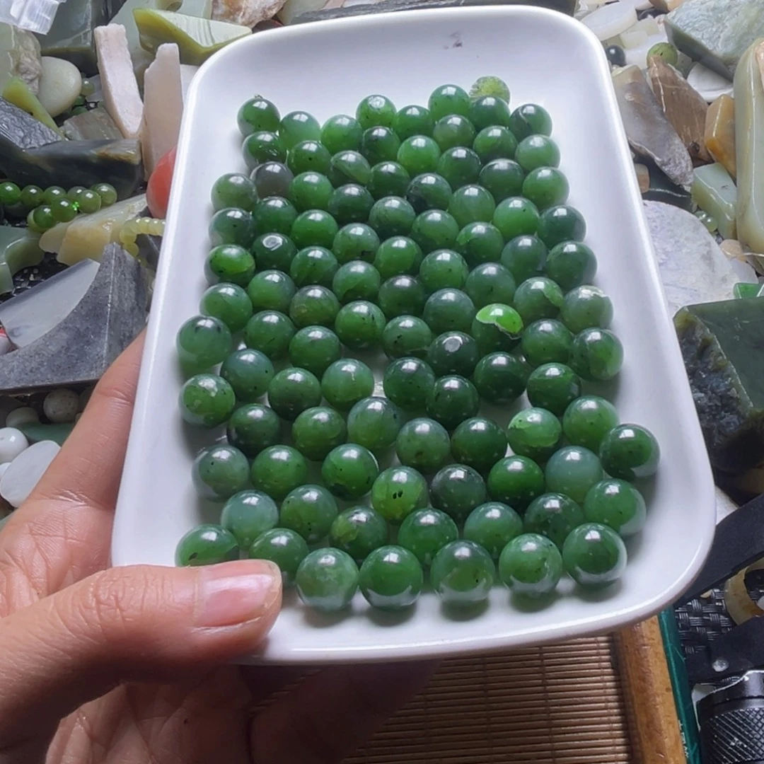 和田玉（糖玉）未镶嵌挂件有裂，鱼缸石