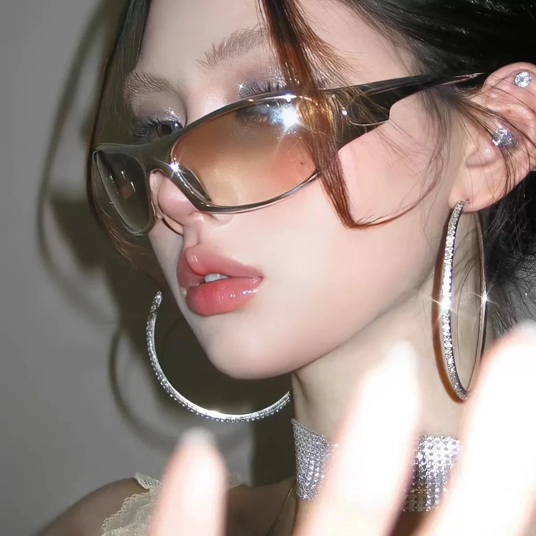 铜合金耳饰 欧美夸张素圈耳环女高级感轻奢百搭简约气质耳圈耳饰