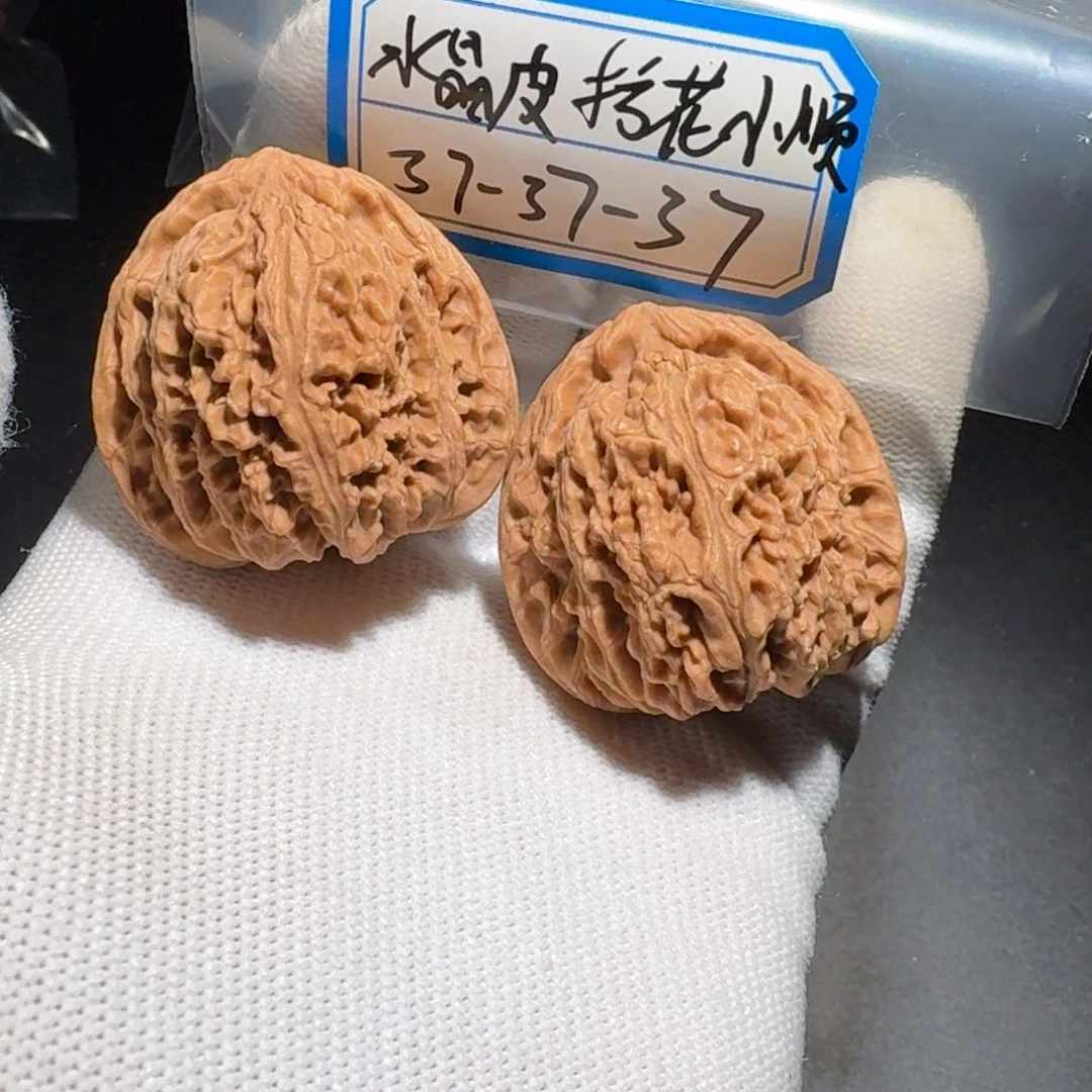 文玩核桃把件61号全品拧花南疆顺歪